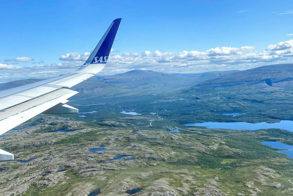 SAS-flyet flyr over vidda på vei mot Lakselv lufthavn, Banak.
 Foto: Lova Vassli Hilanmo