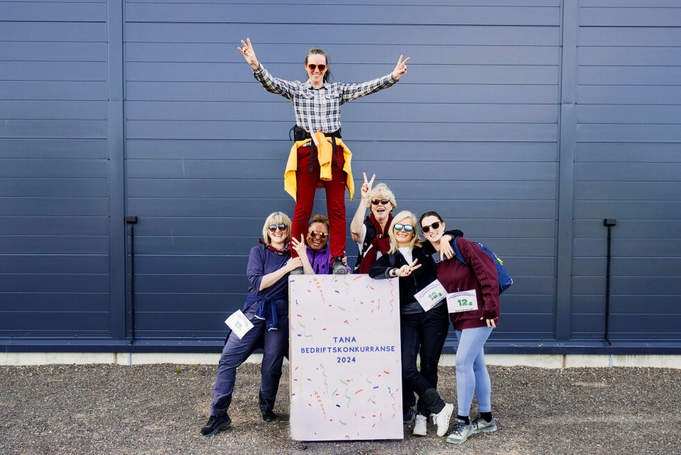 Alle tar lagsbilde før start. Her er Team «Tanntrollene» fra tannlegekontoret i Tana.
 Foto: Lubomir Zvara Photography