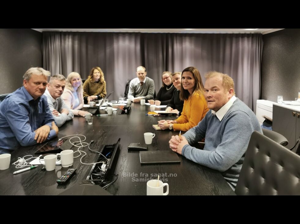 Disse ni, tre fra hvert parti, ble for en måned siden enig om en avtale for å styre Troms og Finnmark de neste fire årene. Fra venstre Ivar B. Prestbakmo (SP), Fred Johnsen (SP), Anne Toril Eriksen Balto (SP), Randi Lillegård (AP), Bjarne Rohde (SV), Katrine B. Gregussen (SV), Tommy Berg (SV), Stine Akselsen (AP) og Bjørn Inge Mo (AP).
 Foto: Pressefoto