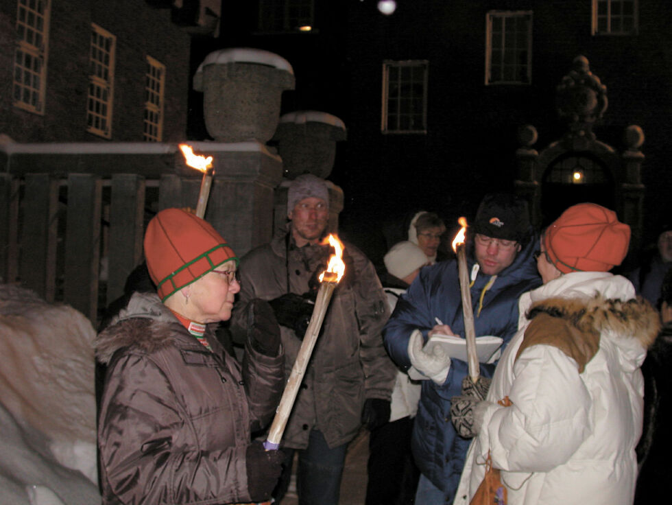 Fra fakkeltoget på Samefolkets dag i Oslo 2003
 Foto: Stig Riemmbe Gælok