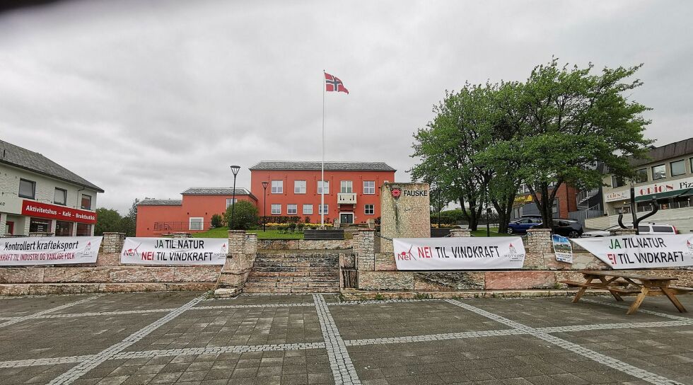 Kraft til å si nei. Kommunepolitikerne i Salten gjorde sist uke en politisk jobb det står respekt av, skriver Ragnhild Sandøy i Motvind Nord i dette innlegget. Her Marmortorget og det gamle herredshuset i Fauske sentrum 11. juni.
 Foto: Ragnhild Sandøy
