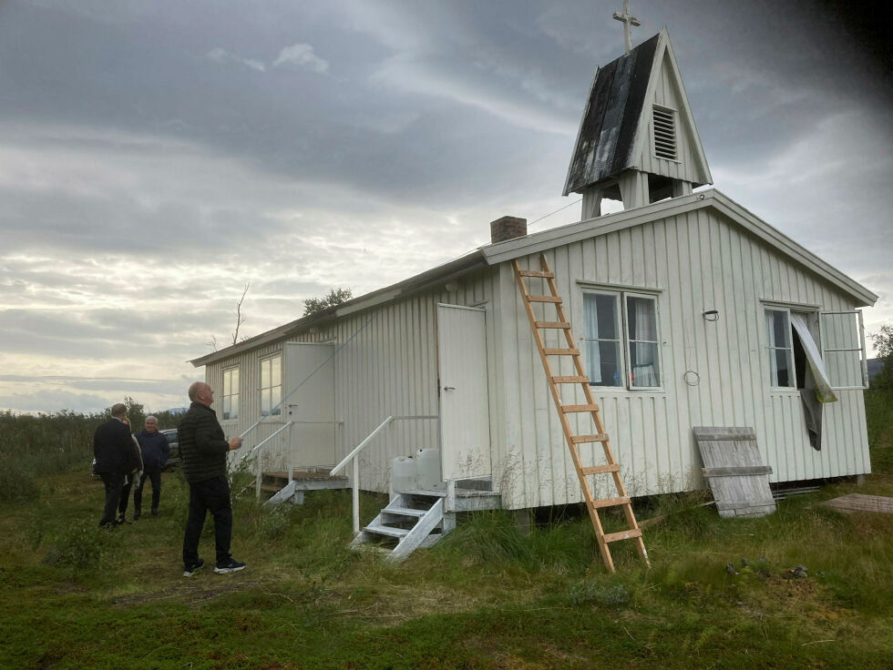 Børselvfjellet kapell. Stige må til for å åpne lukene på tårnet.
 Foto: Anthon Sivertsen