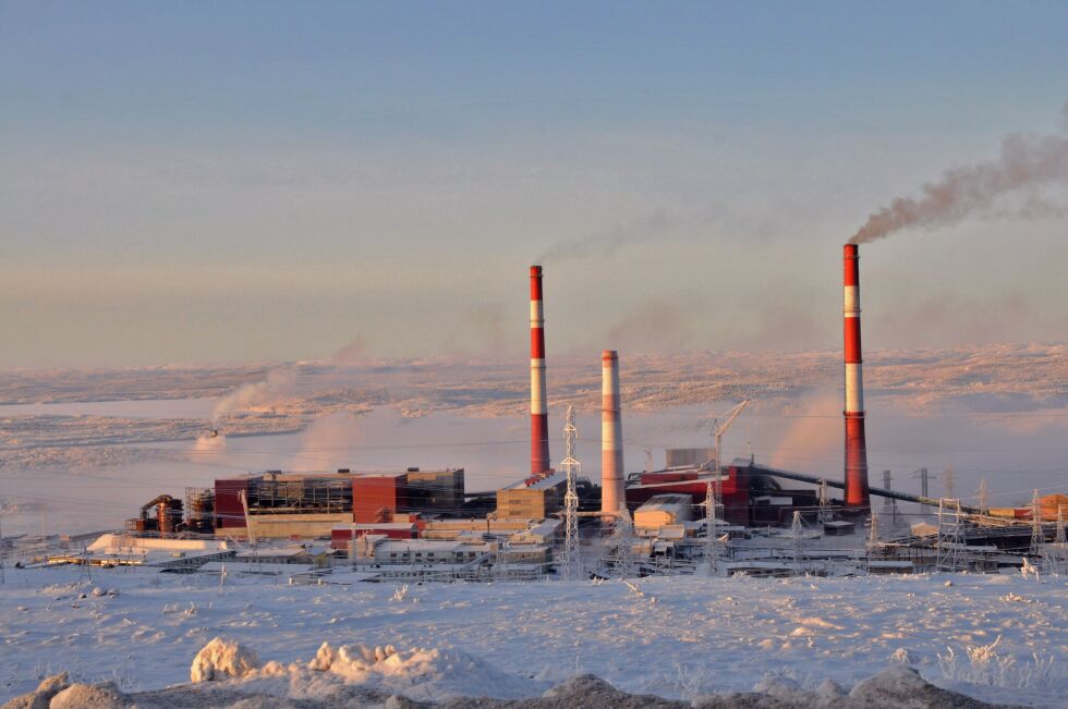 Ifølge ei­er­ne vil smel­te­ver­ket i Ni­kel bli ned­lagt i løp­et av nes­te år. 800 an­sat­te mis­ter da job­ben i byen.
 Foto: Hallgeir Henriksen