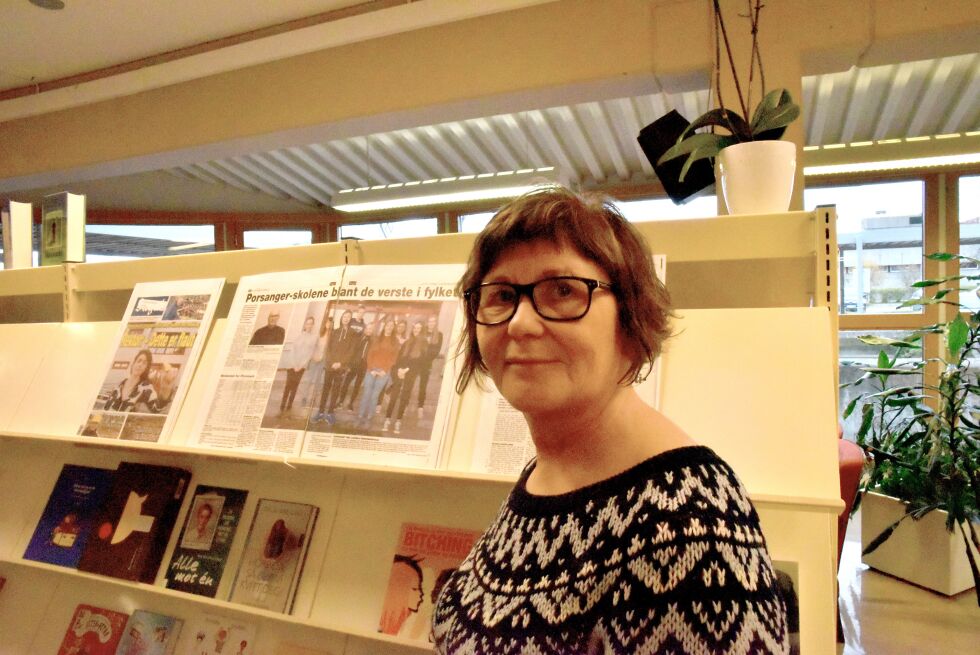 Etter avisskriveriene om mobbing gjorde Porsanger bibliotek kort prosess og fikk opp en utstilling om temaet. Alle bøkene handler om mobbong, og biblioteket har også bestilt inn flere bøker som berører problematikken. – SlinCraze-saken opprørte meg personlig, fastslår Ann-Britt Svane.
 Foto: Bjørn Arne Johansen