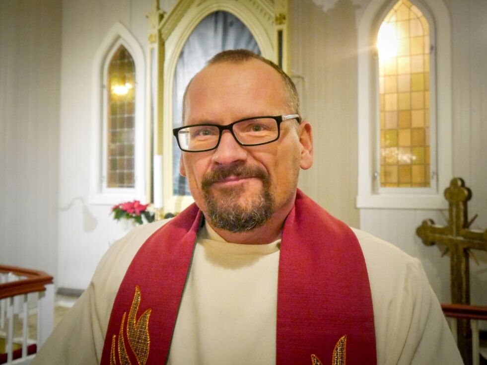 Cato Engebretsen vil gjerne hjelpe andre rusmisbrukere, gjennom å dele sine egne erfaringer. Sammen med ruskonsulent Elin Adolfsen i Nordkapp kommune har han de siste tre årene holdt regelmessige samlinger for folk i kommunen som har rusproblemer.
 Foto: Geir Johansen