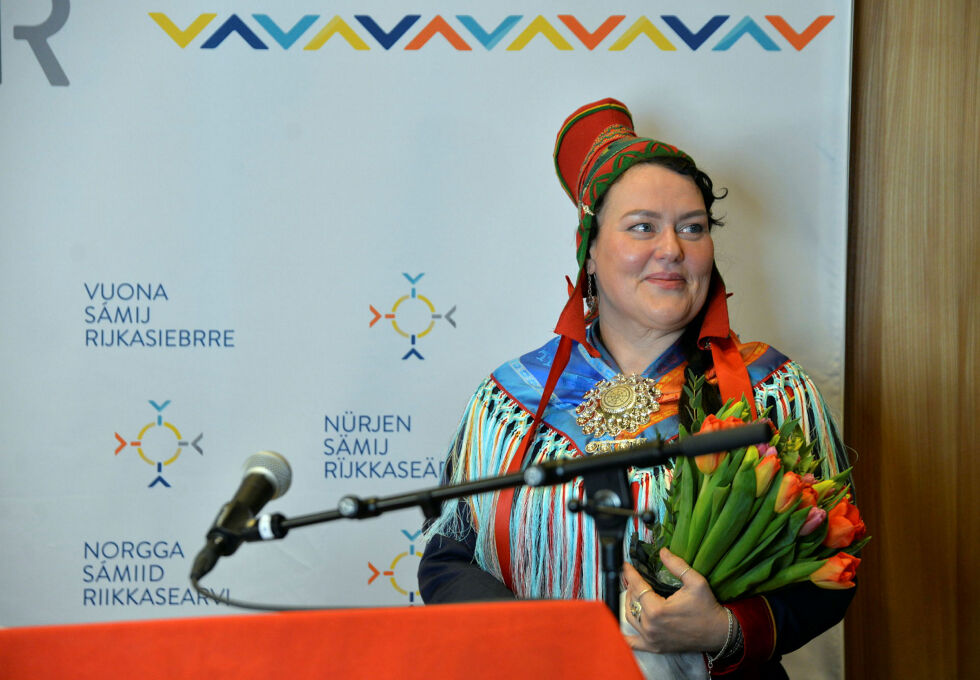 Silje Karine Muotka ble valgt til presidentkandidat i coronatida på et digitalt landsmøte i januar 2021. Det var en meget rørt presidentkandidat som mottok hyllesten fra landsmøtet. Til helga blir det ny feiring.
 Foto: Steinar Solaas