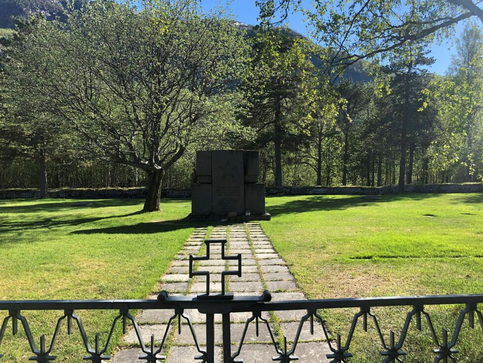 Her hviler 254 døde fra Karasjok. Den jugoslaviske krigskirkegården i Botn, Rognan.
 Foto: Roger Albrigtsen