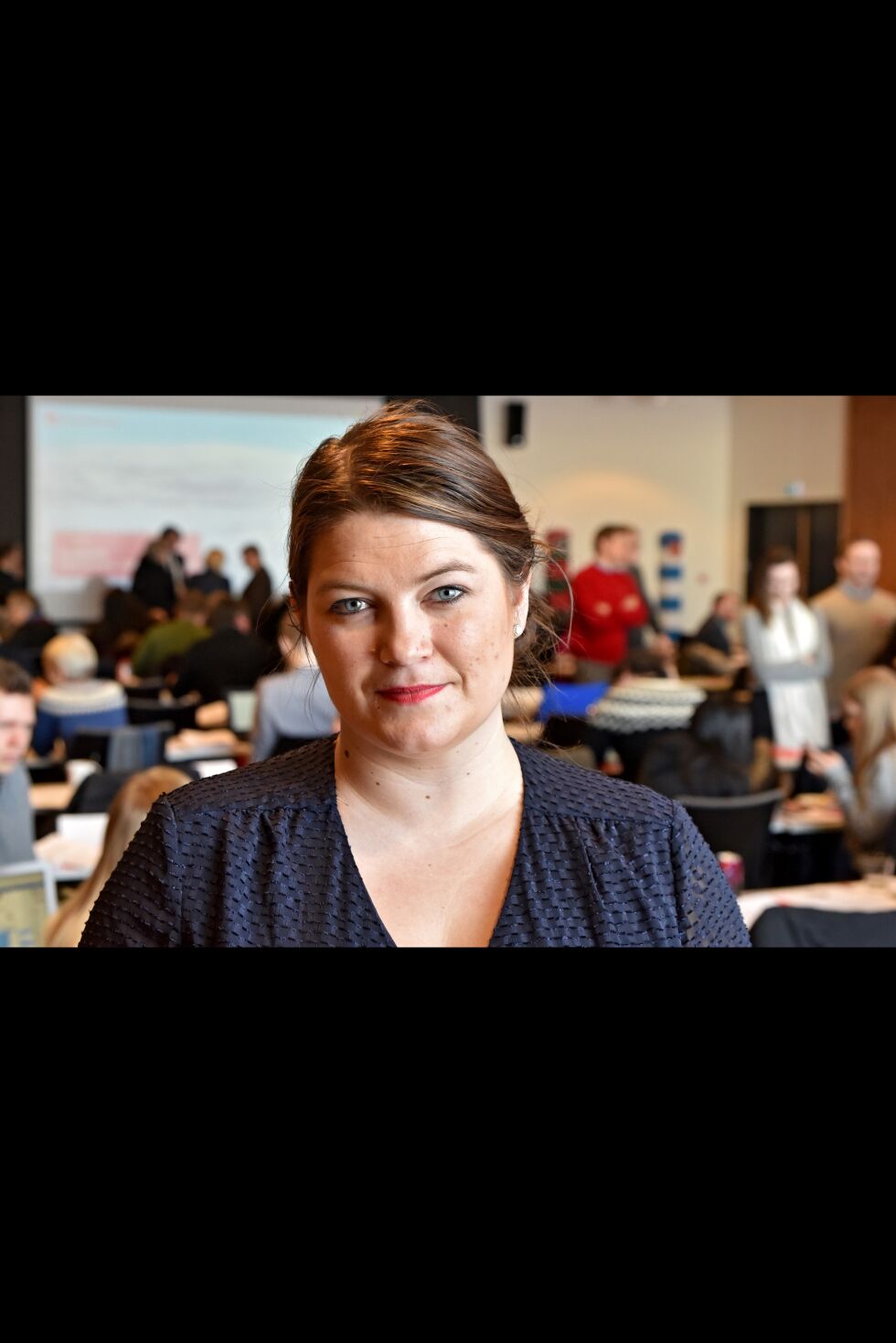 Dette har vært et krevende arbeid som vi vet betyr mye for veldig mange. Vi har brukt mye tid på å snakke sammen for å finne fram til gode løsninger for begge fylkene. Nå legger vi fram en helhetlig avtale, der vi har funnet fram til gode løsninger som vi kan stå for, sier leder i Troms Arbeiderparti, Cecilie Myrseth, om avtalen som er inngått med Finnmark AP.
 Foto: Lars Birger Persen