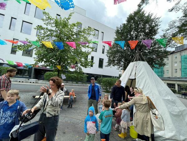 Familiedag på Riksscenen med joik og eventyr