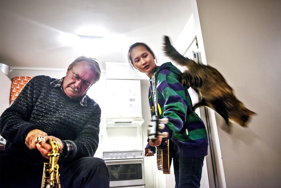 Leif hadde alltid hatt lyst til å begynne å spille saxofon, så da Miriam Thi fant morens gamle instrument og ville begynne i korps, hang han seg på.
 Foto: Frøydis Falch Urbye