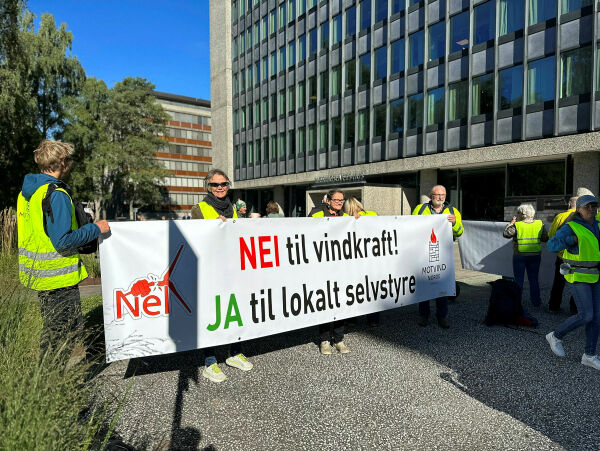 Aksjonerer og stenger vindkraftverk