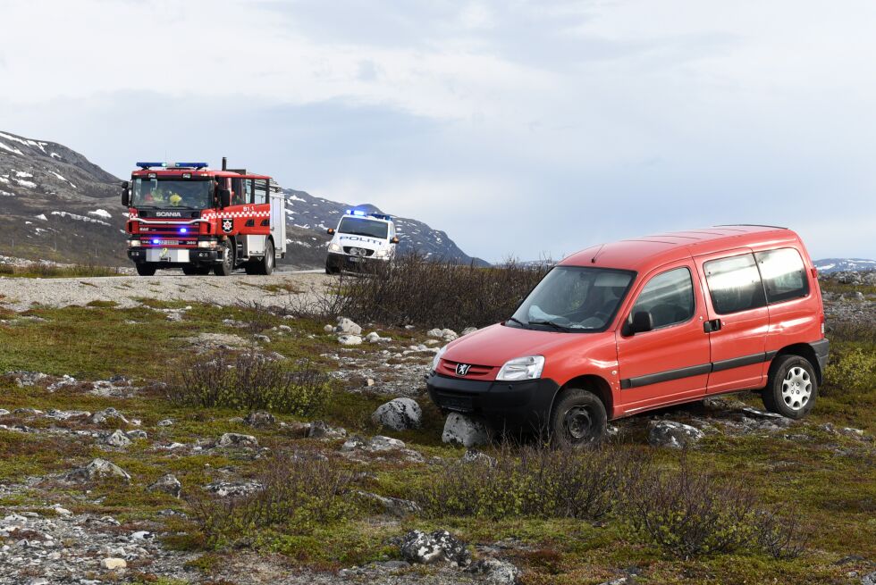 Det var denne bilen som tidlig torsdag kveld var involvert i en ulykke ved Bjørnnes på østsiden av Porsangerfjorden. Mannen var alene i bilen da han mistet kontrollen over kjøretøyet.
 Foto: Marius Thorsen