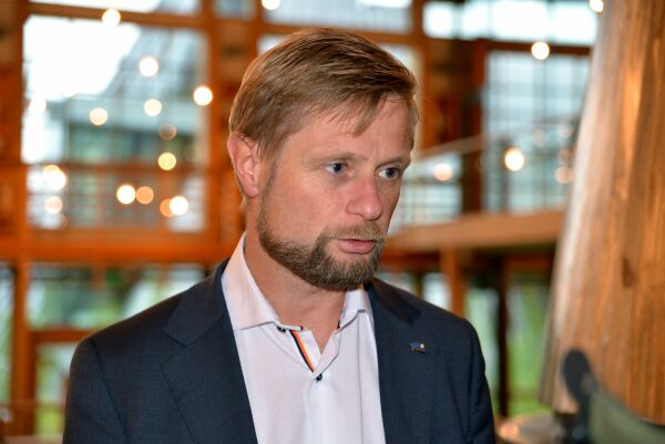 Vet ikke om det er  mulig å fikse flyplassen