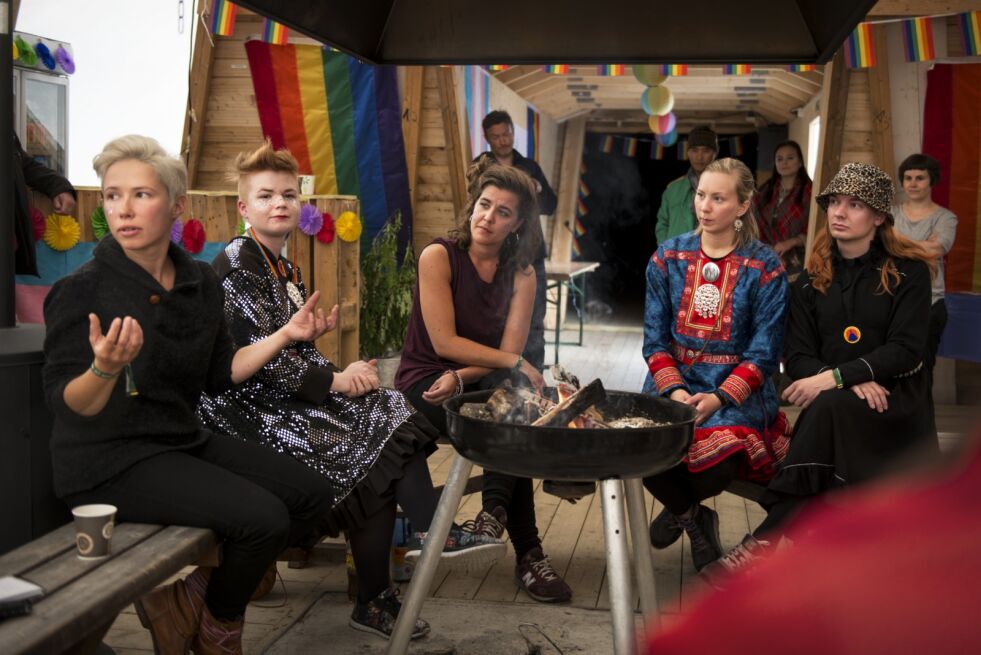 Fra venstre: Elisabeth Stubberud, Anne Olli, Ane Hedvig Heidrunsdatter Løvold, Anne Henriette Hætta Reinås og Dávvet Bruun-Solbakk
 Foto: Frøydis Falch Urbye