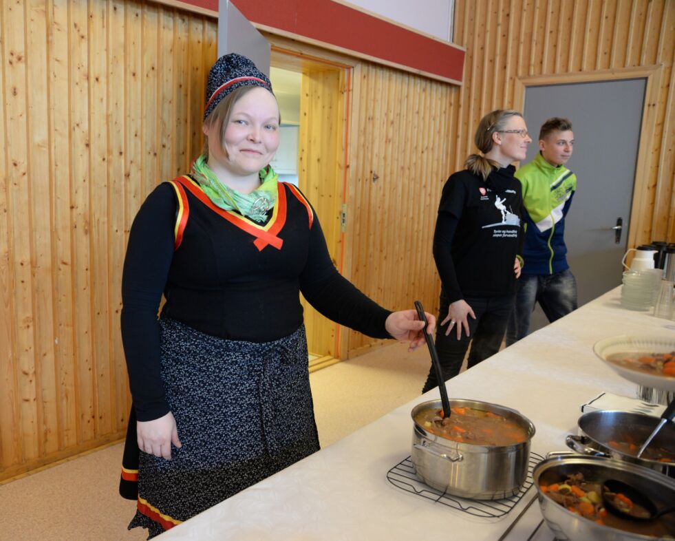 Den som kjører til Lofoten/Vesterålen via Lødingen kan svinge innom Boazovázzi ved Kåringen og treffe Máret Rávdná Buljo.
 Foto: Steinar Solaas