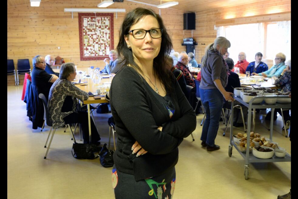 Inger Persson fra Samisk hus i Oslo besøkte helsetreffet på Evenesmark grendeshus.
 Foto: Steinar Solaas