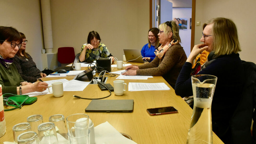Møte i kommunalt råd for mennesker med nedsatt funksjonsevne i Porsanger. Fra venstre, Evy Einarsen, referent Grete Utsi, leder Unni Johansen, Nina Kulsland Eriksson, Brit-Kirsti Aarø Iversen og Ellen Randi Ballari.
 Foto: Irmelin Klemetzen