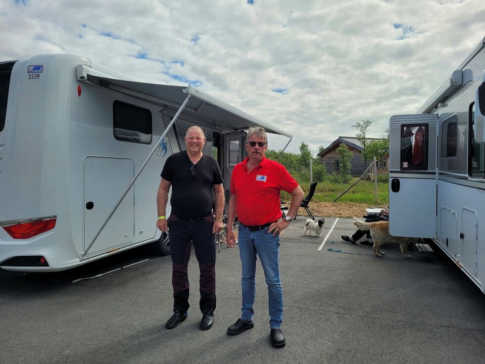 Kurt Jensen (til venstre) sammen med Arnold Pedersen fra Norsk bobilforening.
 Foto: Therese N. Andersen