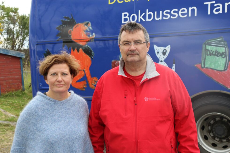 Ordførerne i Nesseby og Tana, Knut Store og Helga Pedersen, er begge innstilt på at Bokbussen skal fortsette, og ser gjerne at Utsjok kommune blir med på samarbeide
 Foto: Torbjørn Ittelin
