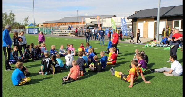 Deler ut millioner til idrettsanlegg