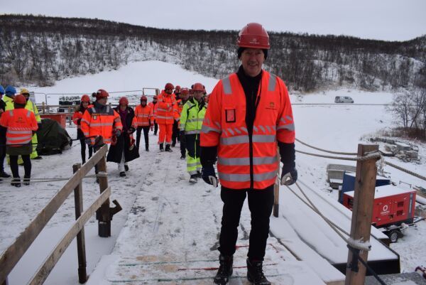 «De guttan som har bygd den her brua, er tøffe til å jobbe»