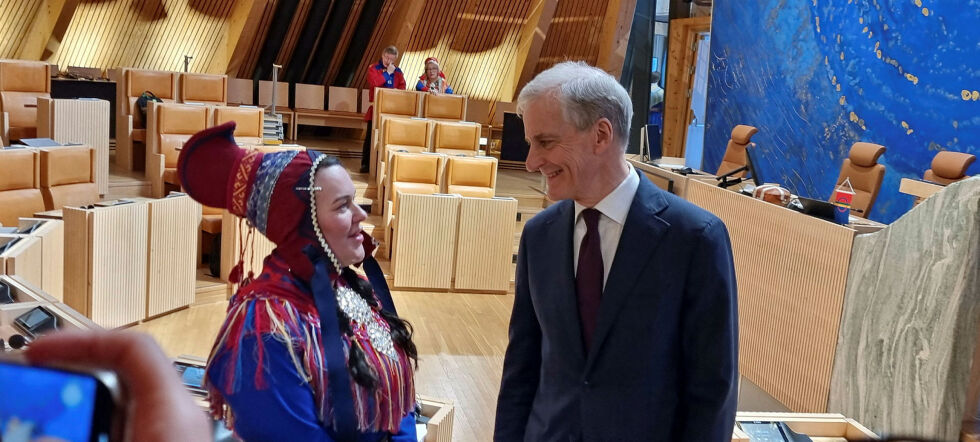 Statsminister Jonas Gahr Støre og Arbeiderpartiet har tjent på den usikre geopolitiske situasjonen som råder, på gallupene. Sametingspresident Silje Karine Muotka (NSR) stiller nå krav til staten i forbindelse med oppbygging av forsvar og beredskap i samiske områder.
 Foto: Steinar Solaas