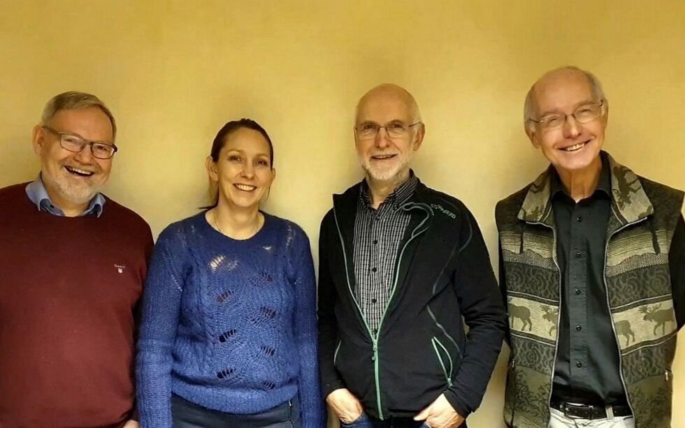 Norfra AS har kjøpt fiskeindustribedriften Nic. Haug AS i Lofoten. På bildet ses fra venstre: Steinar Eliassen, Bjørg Helen Nøstvold, Helge Haug og Tore Haug. Foto: Norfra AS