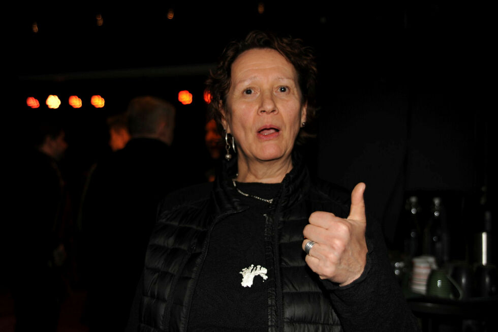 Stortingsrepresentant Irene Ojala (Pasientfokus) var på folkemøte, i regi av Finnmark Ap, på Mikkeli Live i Alta. Når det gjelder snakkemåten til Aasland, så hun er vant til den tonen, forklarte hun. Ojala står fast på sin beslutning om å stemme ned elektrifisering av Melkøya i Stortinget 6. mai, der hun er på vippen. – Det vil ødelegge både for reindrifta og naturen, begrunner hun, som ikke engang vil forhandle, mot pasientgoder. Hun har denne uken samlet inn 1.3–1.400 underskrifter, over dobbelt så mange som nødvendig, for å kunne stille til en ny periode på Stortinget.
 Foto: Rita Heitmann