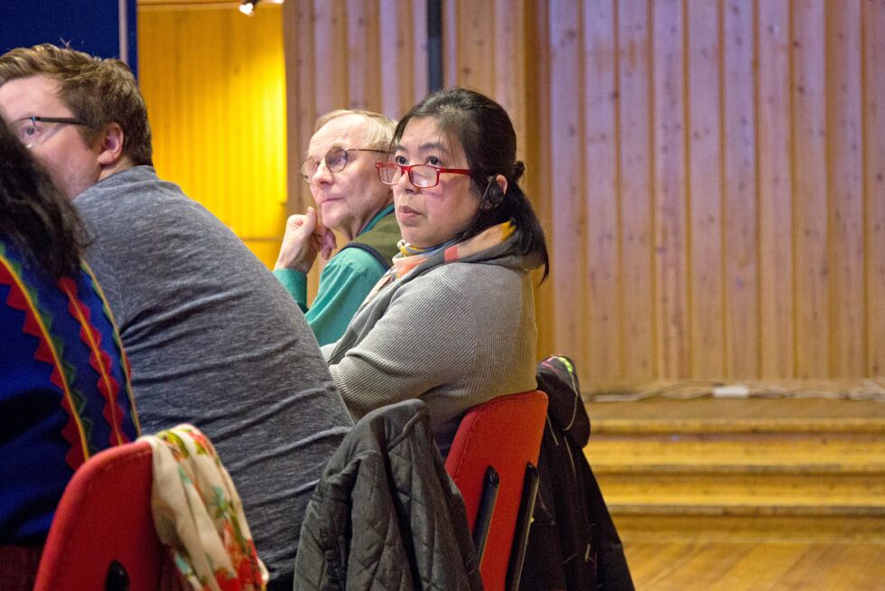 KrFs Leif Grønmo mener det rotes til for politikerne. Her sammen med Senterpartiets Supatra Kotisen Henriksen i Karasjok kommunestyre.
 Foto: June Helén Bjørnback