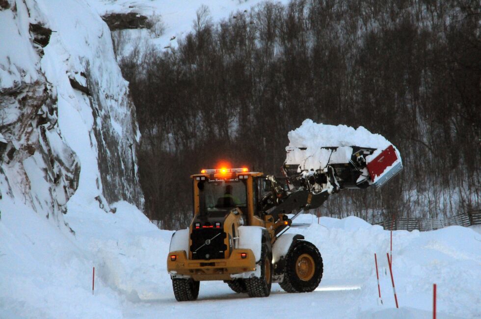 Til våren skal politikerne i Finnmark fylkesting avgjøre om fylkesvei 354 ved Svartaksla vil få midler fra 2018 til rassikring.
 Foto: Hallgeir Henriksen