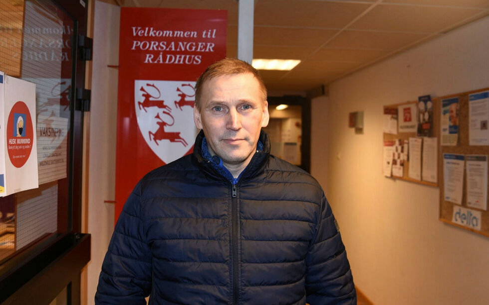 Stig-Ronny Nil­sen (FrP) er bekym­ret for at Pors­ang­er kom­mune skal spre sitt dår­lige omdømme til nabo­kom­mu­nene gjen­nom Midt-Finn­mark-sam­ar­bei­det.
Foto: Lars Birger Per­sen