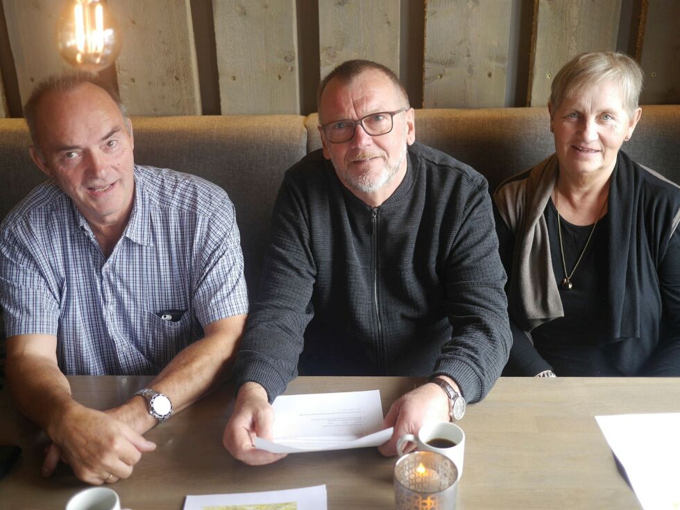 De har arbeidet for å realisere ny svømmehall i Nordkapp siden i 2013. Fra venstre Arve Andersen, Bengt Altmann og Liselotte Hansen. – For å komme videre er det helt nødvendig at dere politikere nå bestemmer dere og fatter et vedtak om at det skal bygges ny svømmehall, sa Liselotte Hansen til medlemmene av formannskapet mandag. Arkivfoto: GEIR JOHANSEN