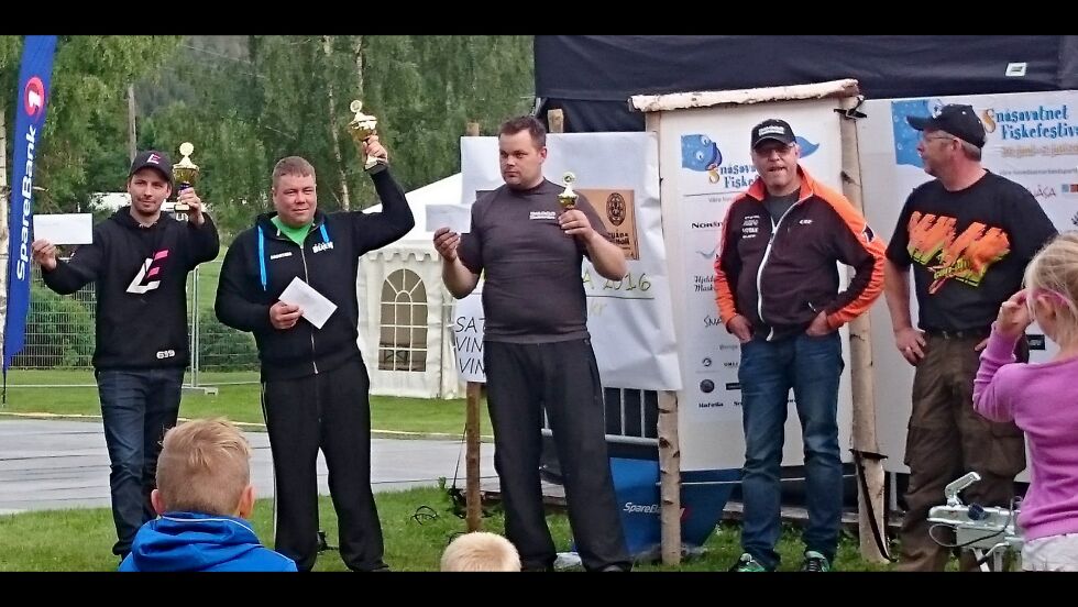 Morten Blien (i midten) tok sin tredje seier for sesongen da han vant EM-kvalifiseringen i Snåsa på søndag. Per Tommy Eideng fra Karasjok (til venstre) ble nummer to.
 Foto: Privat