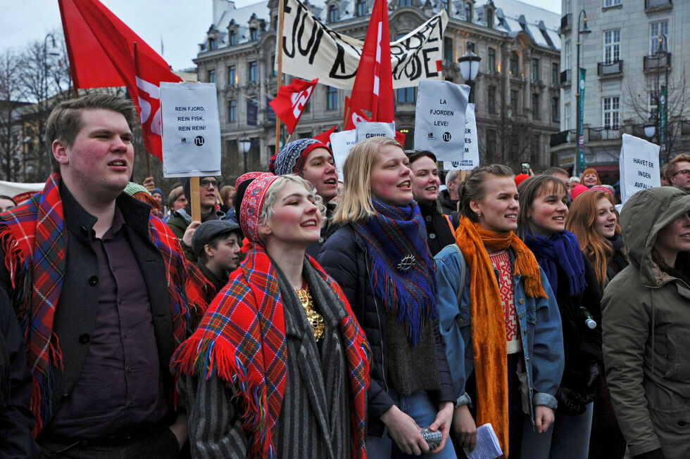 Bildet er fra Nussir-demonstrasjonen utenfor Stortinget i 2018.
 Foto: Erik Brenli