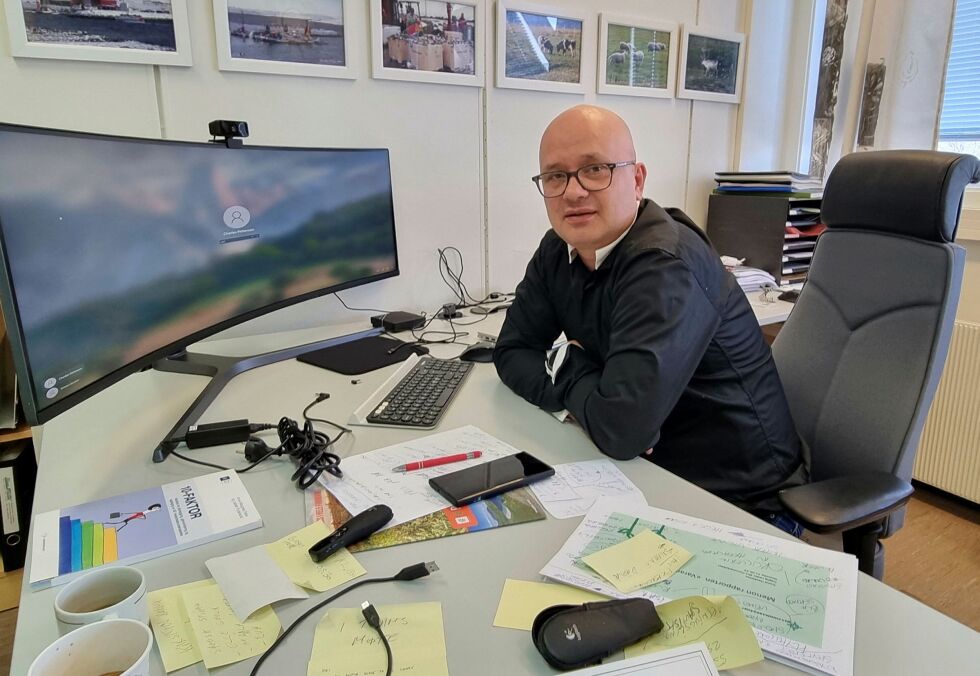 Kommunedirektør i Nesseby, Charles Petterson, sier spørreundersøkelsen har gitt gode svar på hva kommunen må jobbe videre med for å sikre befolkningen om det skulle oppstå en krisesituasjon.
 Foto: Torbjørn Ittelin