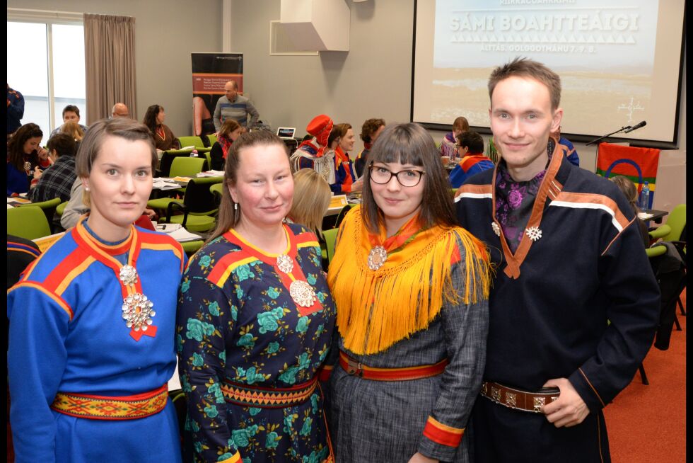 Delegasjonen fra Hinnøy og omegn sameforening forfattet resolusjonen som landsmøtet vedtok sist søndag. Fra venstre Isabell Fløystad, Nanna Thomassen, Susanne Amalie Langstrand-Andersen og Runar Myrnes Balto.
 Foto: Steinar Solaas