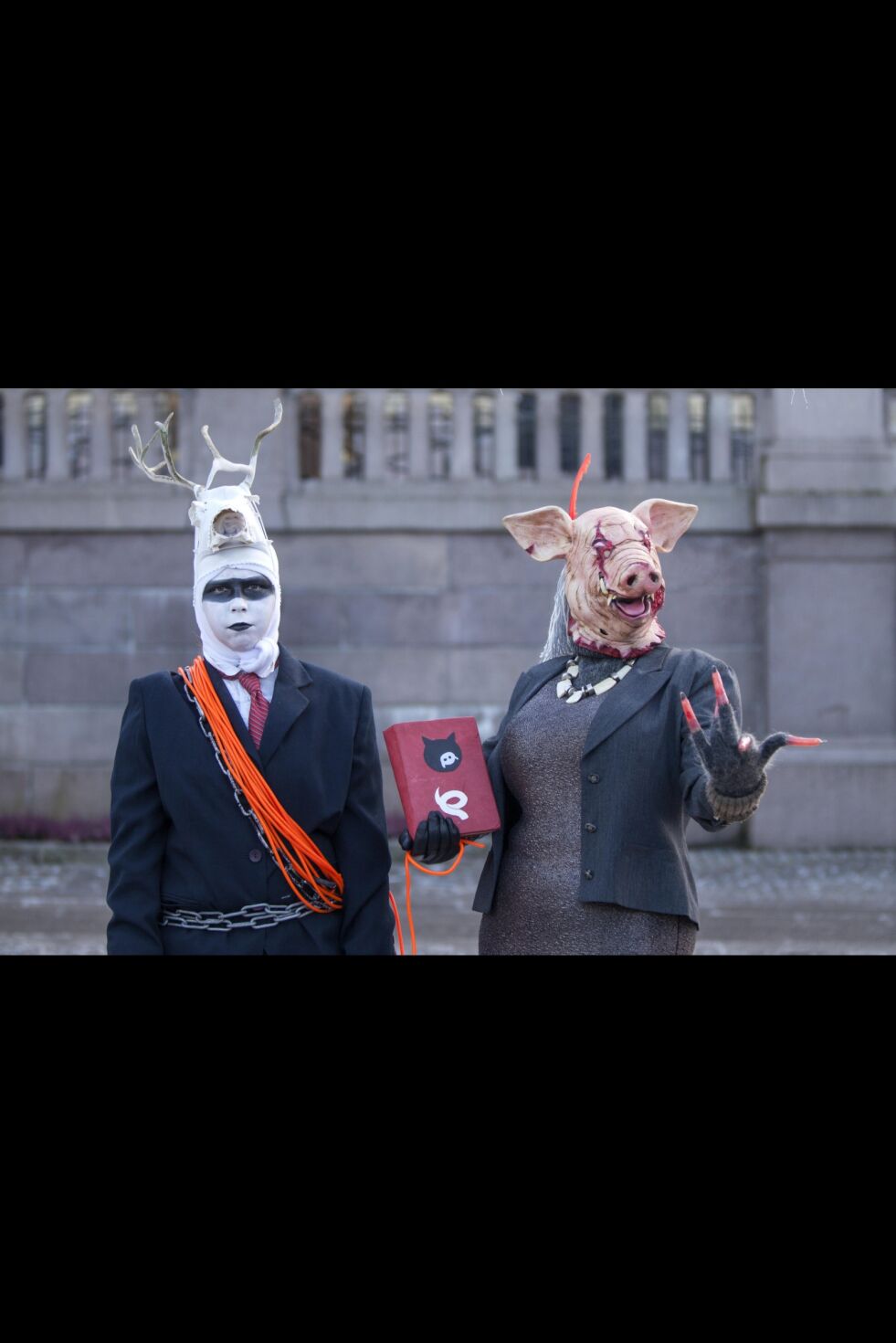 Anja Saiva Bongo Bjørnstad og Anitta Suikkari kommer til Stamsund med samisk stuntteater i «Pop-up Sápmi».
 Foto: Tomi Guttorm