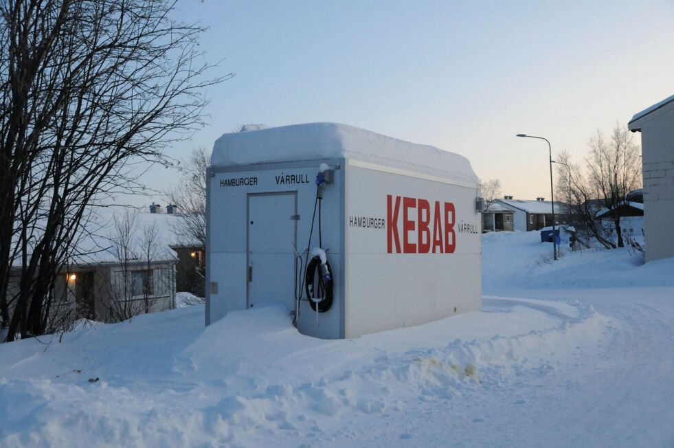 Denne matvogna står godt på østsida av Prestøya i Kirkenes, og kommer neppe i bruk før vinteren er over.