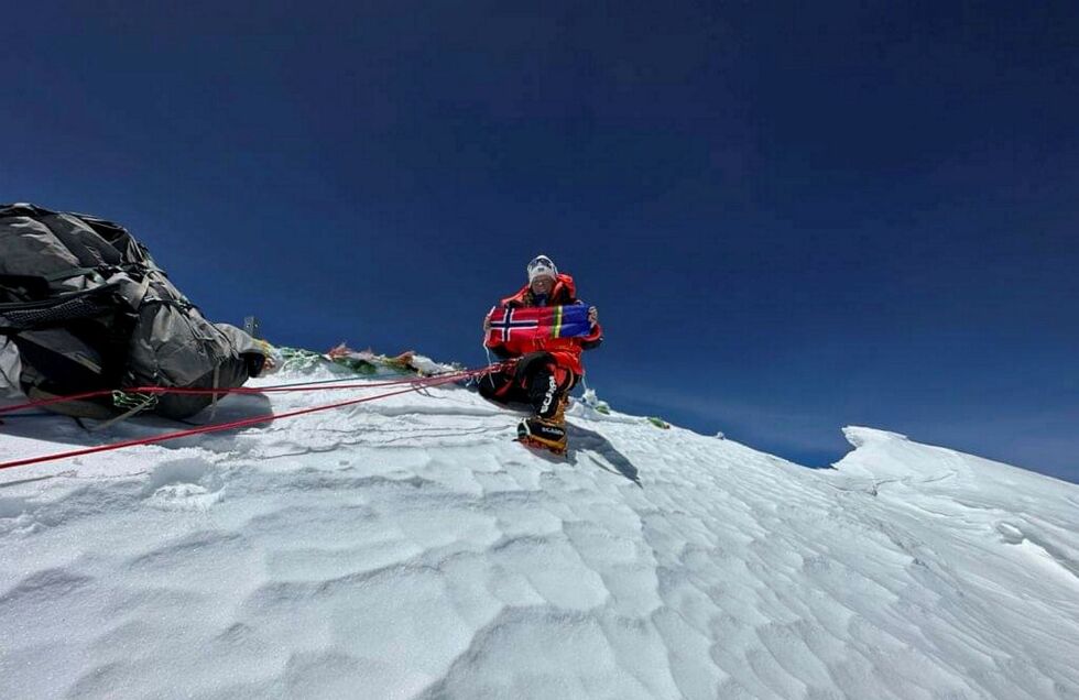 Kristin Harila besteg Mount Everest og nabofjellet Lhotse i rekordfart natt til tirsdag. Dermed har karielværingen tatt 6 av 14 topper i sitt rekordforsøk. Her er hun avbildet på fjellet Kanchenjunga.
Foto: Privat