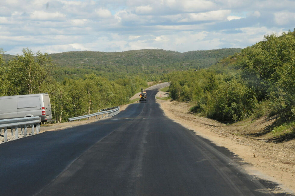 Takket være EU-midler er det gjort grun­dig arbeid med veien fra Grytfossvingen og 690 meter mot finske­grensa.
 Foto: Hallgeir Henriksen