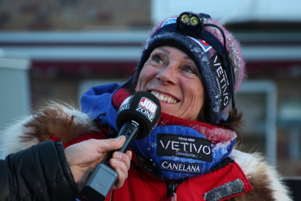 NORGESMESTER: Elisabeth Edland sikret seg tittelen som norgesmester, og kongepokal, da hun kom inn som vinner av 50-mila.
 Foto: Finnmarksløpet