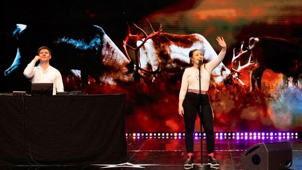 Fredag ble det klart at de samiske artistene iDJa og Ramona Linnea er videre til semifinale i Norske Talenter.
– Nå skal vi gi alt, lover Markus Thonhaugen og Ramona Linnea Kappfjell Sørfjell, om direktesendingen 1. november.
 Foto: TV Norge / Norske Talenter / M