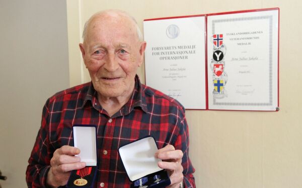 Arne (90) fikk medalje etter 70 år
