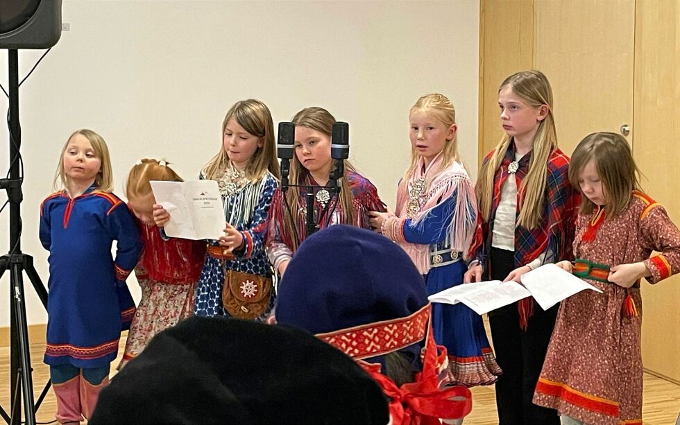 Det samiske barnekoret Biekkas sjarmerte gjestene i senk.
 Foto: Geir Elvebakk Mosko