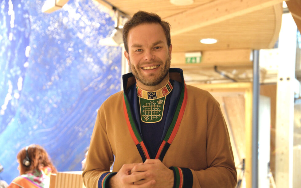 Sametingsråd Mikkel Eskil Mikkelsen har grunn til å smile.
 Foto: Steinar Solaas