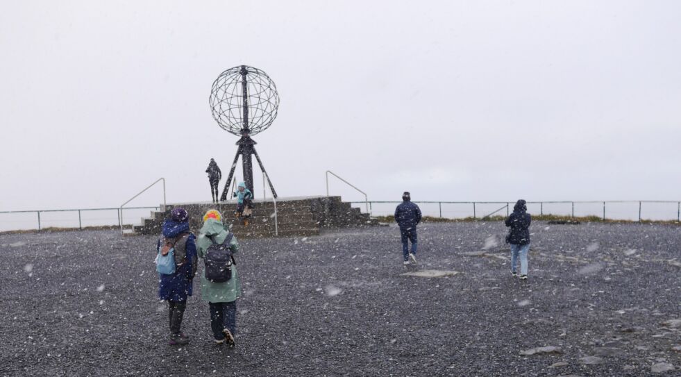 Scandic vil nå gå bort fra å kreve en avgift for folk som vil komme inn på Nordkapp-platået. Istedet vil man innføre separate avgifter for friluftsområdet, parkering og inngang til Nordkapphallen. (Foto: Geir Johansen)
 Foto: Geir Johansen