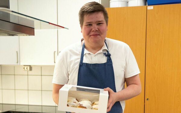 Driftig 18-åring tar sats!