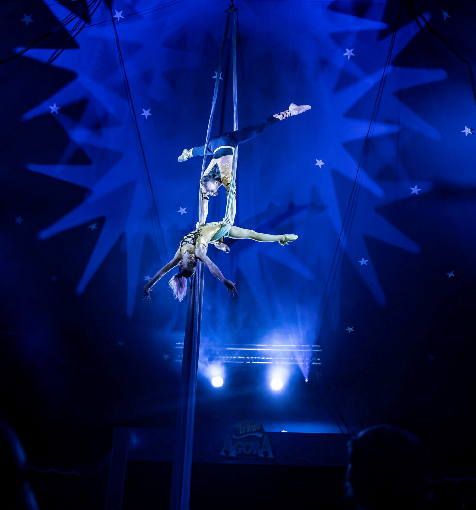 Smørdal lover blant annet vakker og halsbrekkende luftakrobatikk i Cirkus Agoras jubileumsshow i Finnmark.
 Foto: Cirkus Agora