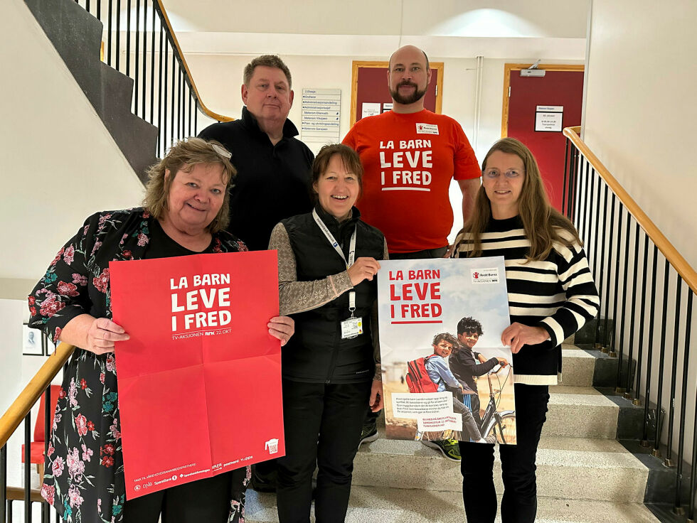 Nina Danielsen, Egil Johansen, Gunn Bodil Mathisen, Marius Eriksen Aikio og Margrethe Vonka håper på flere bøssebærere og stor giverglede.
 Foto: Hallgeir Henriksen