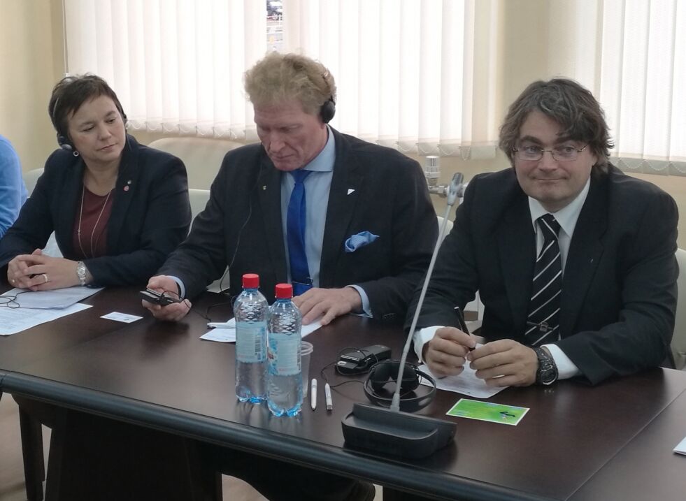 Ragnhild Vassvik, Johnny Ingebrigtsen og Remi Strand utgjorde fylkeskommunens delegasjon under møtet i Arkhangelsk.
 Foto: Markus Johan Karlsen, Finnmark fylkeskommune